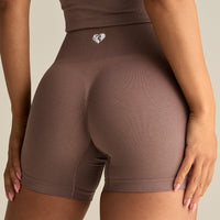 Define 2.0 Seamless Scrunch 4" Shorts | Mocha