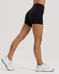 Define 2.0 Seamless Scrunch 4" Shorts | Black