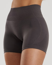 Define 2.0 Seamless Scrunch 4" Shorts | Graphite