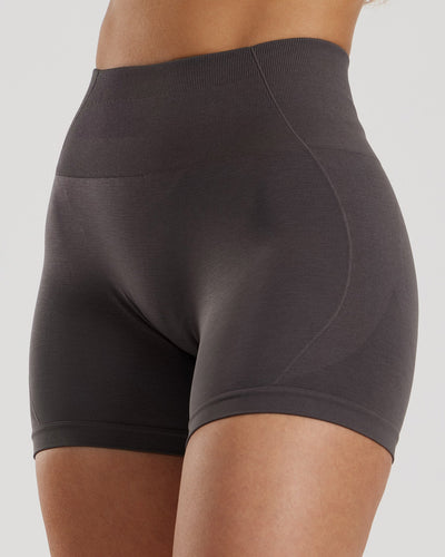 Define 2.0 Seamless Scrunch 4" Shorts | Graphite