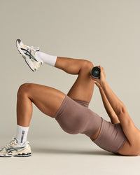 Define 2.0 Seamless Scrunch 4" Shorts | Mocha