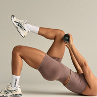 Define 2.0 Seamless Scrunch 4" Shorts | Mocha