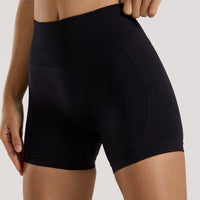 Define 2.0 Seamless Scrunch 4" Shorts | Black