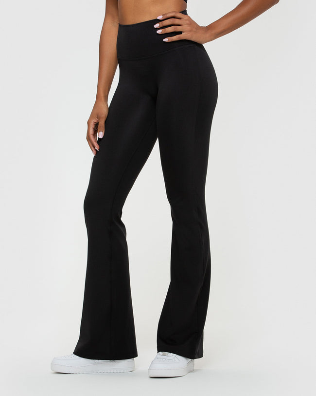 Best Flare Leggings for Short Girls: Top Picks for Petite Style