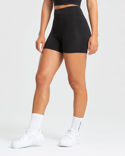 Essential Shorts | Black